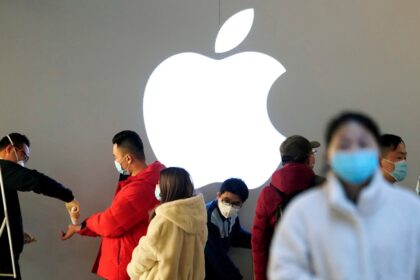 apple reuters full 1583146898965 कोरोनावायरस: एप्पल ग्रेटर चीन को छोड़कर दुनिया भर में 27 मार्च तक रिटेल स्टोर बंद करेगा