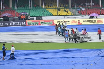 b847k5n8 cricket rain 625x300 28 September 24 भारत बनाम बांग्लादेश टेस्ट का दूसरा दिन बारिश की भेंट चढ़ने पर प्रशंसकों की प्रतिक्रिया, 'सितारों को एक्शन में न देख पाने का दुख'