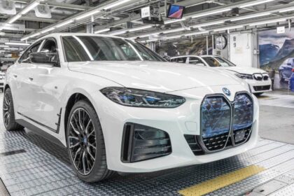 bmw i4 production insideevs 1635161992165 BMW i4 ऑल-इलेक्ट्रिक वाहन का म्यूनिख प्लांट में उत्पादन शुरू, 2022 में डिलीवरी शुरू होगी