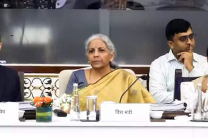 gst council sets up gom on reduction in gst on health insurance cuts rate on cancer drugs जीएसटी परिषद ने स्वास्थ्य बीमा पर जीएसटी में कटौती के लिए जीओएम का गठन किया; कैंसर दवाओं पर दर में कटौती, ईटी हेल्थवर्ल्ड