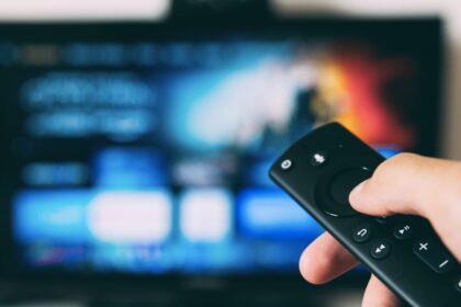 guide best media streaming devices stock photo main 1581679006645 एंड्रॉइड टीवी बनाम अमेज़ॅन फायर टीवी बनाम ऐप्पल टीवीओएस: कौन सा सबसे अच्छा स्मार्ट टीवी ऑपरेटिंग सिस्टम है?
