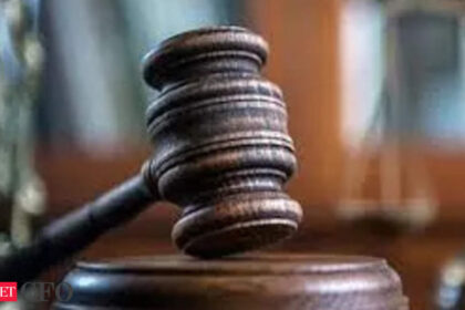 india inc cfos see legal spending as a strategic investment targeting below 4 of costs with growth a भारतीय कंपनियों के सीएफओ कानूनी खर्च को रणनीतिक निवेश के रूप में देखते हैं, जिसका लक्ष्य लागत का 4% से कम रखना है, तथा वृद्धि राजस्व, ईटीसीएफओ के अनुरूप होनी चाहिए।