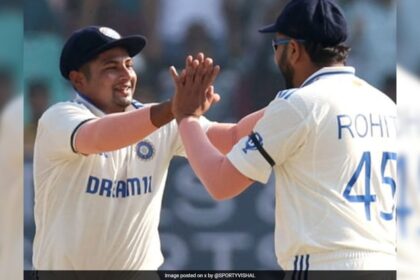 kvm4qfho sarfaraz khan rohit sharma 806 625x300 21 March 24 भारत की संभावित एकादश बनाम बांग्लादेश, पहला टेस्ट: सरफराज खान और स्टार स्पिनर की होगी अनदेखी?