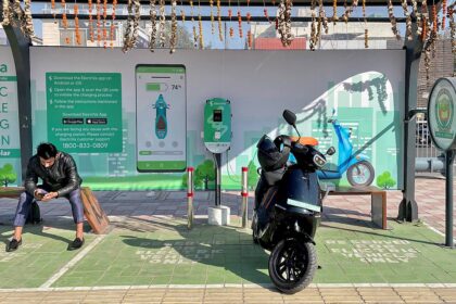 ola electric india reuters 1648615004540 पुणे में ई-स्कूटर में आग लगने की घटना पर ओला इलेक्ट्रिक की जांच जारी