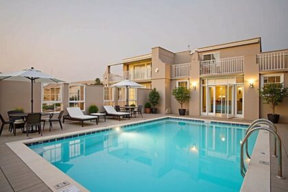 pikaso texttoimage Dream Hotels Resorts Marks Gauteng Debut by Taking ड्रीम होटल्स एंड रिसॉर्ट्स ने जोहान्सबर्ग में 10 सेकंड एवेन्यू हॉटन एस्टेट पर कब्ज़ा करके गौतेंग की शुरुआत की