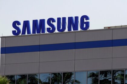 samsung reuters 1575891808866 सैमसंग बोर्ड के चेयरमैन को यूनियन-बस्टिंग के आरोप में जेल भेजा गया