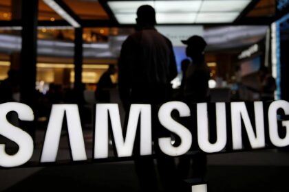 samsung reuters 1580354248904 सैमसंग को प्रमुख उत्पादों की कमजोर मांग का सामना करना पड़ा, क्योंकि वह नए गैलेक्सी फ्लैगशिप फोन लॉन्च करने की तैयारी कर रहा है