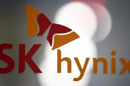 sk hynix reuters full 1580448441903 एसके हाइनिक्स ने 7 वर्षों में सबसे कम लाभ दर्ज किया, बढ़ती अनिश्चितताओं की चेतावनी दी