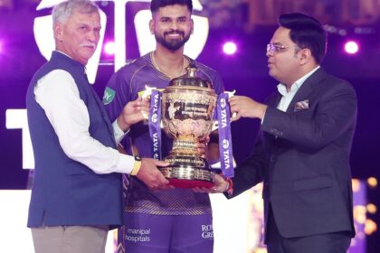 smd4st3o shreyas iyer bcci trophy 625x300 27 May 24 आईपीएल 2025 मेगा नीलामी खिलाड़ी रिटेंशन नियम हाइलाइट्स: ऋषभ पंत आरसीबी में? स्टार ने 'फर्जी' पोस्ट का भंडाफोड़ किया
