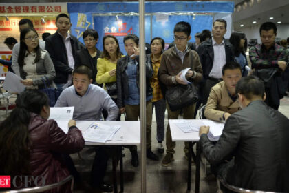 talent crunch hits indian businesses as global economy recovers report वैश्विक अर्थव्यवस्था में सुधार के कारण प्रतिभा की कमी से भारतीय व्यवसाय प्रभावित: रिपोर्ट, ईटीसीएफओ