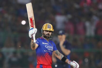 utqtdga8 virat kohli bcci 625x300 07 April 24 आरसीबी ने आईपीएल 2025 की नीलामी से पहले केवल विराट कोहली को रिटेन करने और अन्य को रिलीज करने को कहा