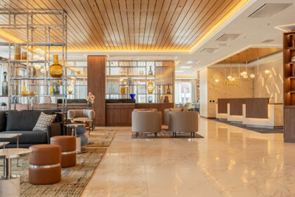 voco hotels opens doors to voco सोफिटेल कोटोनौ मरीना होटल और स्पा बेनिन में खुला: शानदार समुद्र तटीय रिट्रीट जो फ्रांसीसी शान और उच्च स्तरीय स्वास्थ्य अनुभव प्रदान करता है