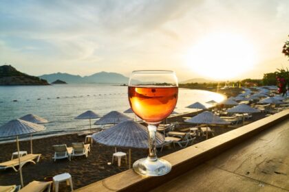 wine 1 वाइन पर्यटन की विलासिता: ग्रीस के बढ़ते पर्यटन उद्योग के लिए एक बढ़ती संपत्ति