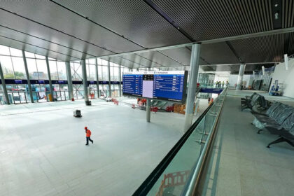 0 Grand Central Station 04 JK 1 1 बेलफ़ास्ट के ग्रैंड सेंट्रल स्टेशन पर ट्रांसलिंक द्वारा 'थ्रू सर्विसेज़' को हटाने से पूरे उत्तरी आयरलैंड में यात्रियों में निराशा पैदा हो गई है