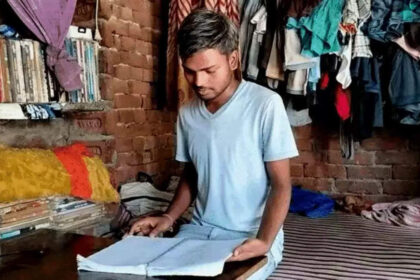 1727936432 photo दलित छात्र का आईआईटी सपना सुप्रीम कोर्ट द्वारा पुनर्जीवित, यूपी सरकार द्वारा सशक्त: अतुल कुमार की खोए हुए स्वर्ग से पुनः प्राप्त स्वर्ग तक की यात्रा पर एक नजर