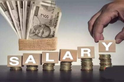 1727958953 photo 1984 में, एक आईएएस अधिकारी का शुरुआती मासिक वेतन ₹2,200 था: 2024 में एक सिविल सेवक हर महीने कितना घर ले जाता है?