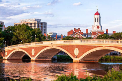 1728074869 photo हार्वर्ड बनाम एमआईटी: कौन सा विश्वविद्यालय सबसे व्यापक जैविक विज्ञान डिग्री प्रदान करता है?