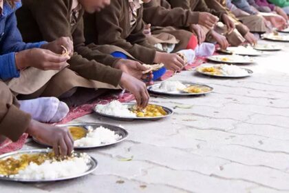 1728310783 photo तेलंगाना के छात्र मध्याह्न भोजन से बाहर क्यों निकलते हैं?