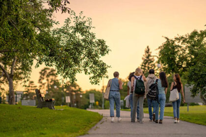 1728485974 photo अमेरिकी विश्वविद्यालयों में बिना आवश्यकता के प्रवेश: 6 बातें जो हर छात्र को अवश्य जाननी चाहिए