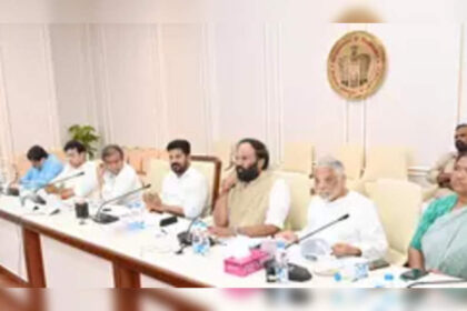 1728537967 photo तेलंगाना के मुख्यमंत्री ने व्यापक शिक्षा नीति का वादा किया क्योंकि 10,000 शिक्षक सरकारी स्कूलों में शामिल हुए