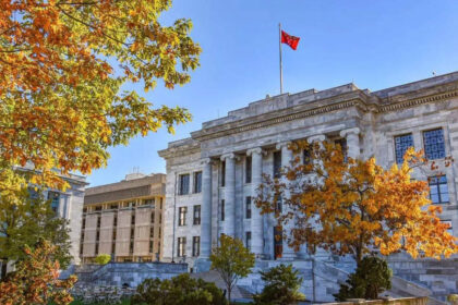 1728580923 photo हार्वर्ड या स्टैनफोर्ड: यह निर्धारित करने के लिए कि कौन सा विश्वविद्यालय स्वास्थ्य देखभाल शिक्षा में अग्रणी है, उनके चिकित्सा कार्यक्रमों की उत्कृष्टता का मूल्यांकन करना