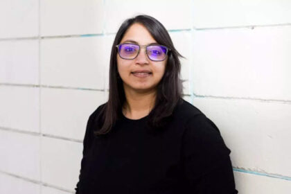 1728652007 photo परिधि छात्रों से कहती है, गोता लगाएँ और अपने हाथ गंदे करें