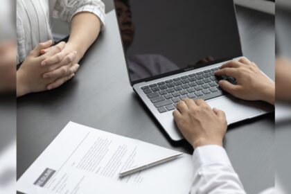 1728903618 photo पीएम इंटर्नशिप योजना में एक दिन में 1.55 लाख से अधिक आवेदन दर्ज: आप किन शीर्ष कंपनियों के लिए आवेदन कर सकते हैं?