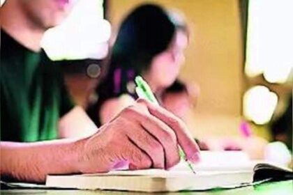 1728907506 photo यूआईआईसी एओ भर्ती 2024: जनरलिस्ट और स्पेशलिस्ट पदों के लिए अधिसूचना जारी, पंजीकरण कल से शुरू, यहां नोटिस देखें