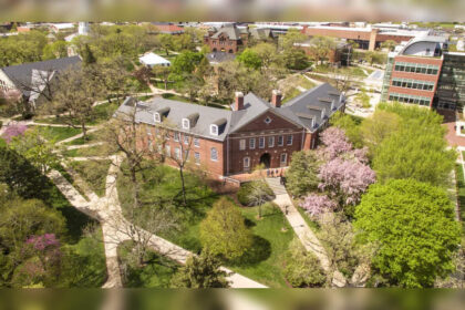 1728948506 photo छात्रों को सबसे उदार वित्तीय सहायता प्रदान करने वाले शीर्ष 10 अमेरिकी कॉलेज