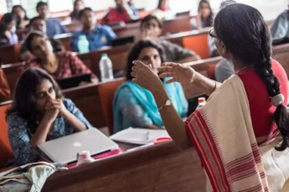 1729112491 photo अमेरिकी शिक्षा प्रणाली भारत से किस प्रकार भिन्न है? अद्वितीय विशेषताएं जो दोनों को अलग करती हैं