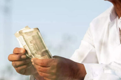 1729206199 photo डीए क्या है? केंद्र सरकार की नौकरी के इच्छुक उम्मीदवारों को इस भत्ते के बारे में सब कुछ पता होना चाहिए |