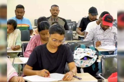 1729266120 photo आईआईटी आरक्षित श्रेणी के छात्रों के लिए शुल्क माफी, कट-ऑफ में छूट और कॉल सेंटर समर्थन लागू करते हैं