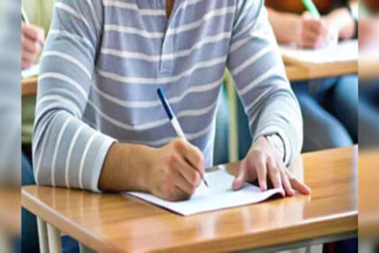 1729524781 photo सीबीएसई कक्षा 10, 12 बोर्ड परीक्षा 2025: डेट शीट जल्द आने की उम्मीद है, परीक्षा पैटर्न में महत्वपूर्ण बदलाव हर छात्र को पता होना चाहिए