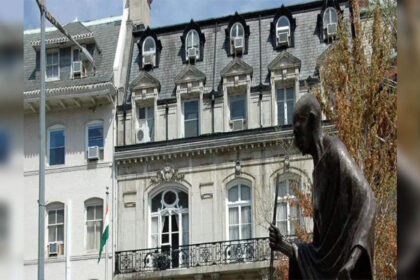 1729784402 photo अमेरिकी विश्वविद्यालय में प्रवेश के लिए कम ग्रेड के बीच पाठ्येतर गतिविधियाँ आपकी तारणहार हो सकती हैं: इस अनुभाग को चमकदार बनाने के लिए 5 प्रमुख युक्तियाँ