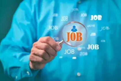 1729939977 photo 'घोस्ट जॉब्स' क्या हैं: आज के रोजगार क्षेत्र में बढ़ता अदृश्य जाल—वह सब कुछ जो आपको जानना आवश्यक है!