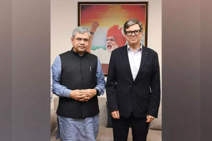 1730006498 photo केंद्रीय सूचना एवं प्रसारण मंत्री अश्विनी वैष्णव ने आर्टिफिशियल इंटेलिजेंस में रोजगार सृजन पर चर्चा के लिए मेटा के एआई प्रमुख से मुलाकात की