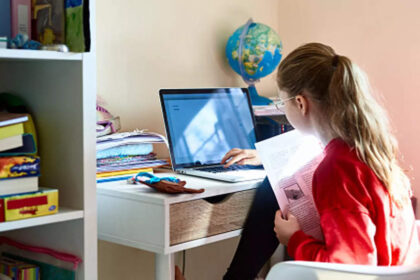 1730283105 photo 80% माता-पिता अनुभवात्मक ऑनलाइन स्कूलों से शैक्षणिक सुधार देखते हैं: क्या यह सीखने का भविष्य हो सकता है?