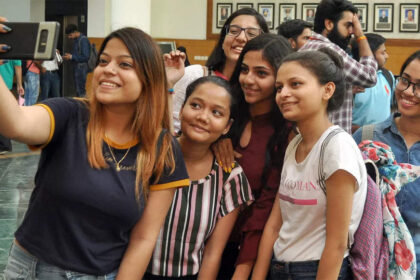 1730287053 photo उच्च शिक्षा में एआई का उपयोग: यह कब साहित्यिक चोरी बन जाता है?