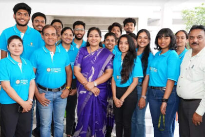 1730290716 photo एसआरएम यूनिवर्सिटी-एपी के छात्रों ने एवरेस्ट बेस कैंप अभियान पूरा किया