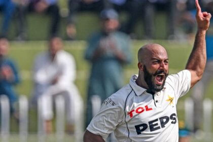 2fbl7pk sajid khan 625x300 24 October 24 पाकिस्तान बनाम इंग्लैंड तीसरा टेस्ट दिन 1: पाकिस्तान ने पहले दिन का अंत 73/3 पर किया, साजिद खान ने छह विकेट लिए और इंग्लैंड 267 रन पर आउट हो गया।