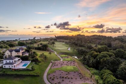 Apes Hill Barbados golf course 1 बारबाडोस का एप्स हिल दिखाता है कि कैसे लक्जरी रियल एस्टेट पर्यावरण के प्रति जागरूक यात्रियों के लिए स्थायी रूप से फल-फूल सकता है