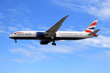 BA 789 Landing Steven He चल रही इंजन आपूर्ति चुनौतियों और परिचालन समायोजनों के बीच, ब्रिटिश एयरवेज़ ने बहुप्रतीक्षित कुआलालंपुर पुन: लॉन्च में देरी की, जो अब अप्रैल 2025 के लिए निर्धारित है!