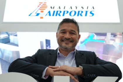 MEGAT ARDIAN Senior General Manager for Strategy Malaysia Airports यात्री अनुभव, स्थिरता और वैश्विक कनेक्टिविटी को बढ़ाने के लिए मलेशिया हवाई अड्डों की रणनीति - रूट्स वर्ल्ड 2024 में मेगेट अर्डियन के साथ एक विशेष साक्षात्कार