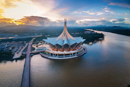 SSARAWAK edited सारावाक पर्यटन बोर्ड ने चार दिवसीय गहन सांस्कृतिक अनुभव के लिए क्वींसबे मॉल में बोर्नियो मेले के रोमांचक प्रवेश द्वार का अनावरण किया