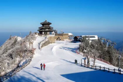 backpacker deogyusan mountains w 1 2025 में भारतीय यात्रियों के लिए शिलांग अवश्य घूमने लायक स्थान क्यों है?