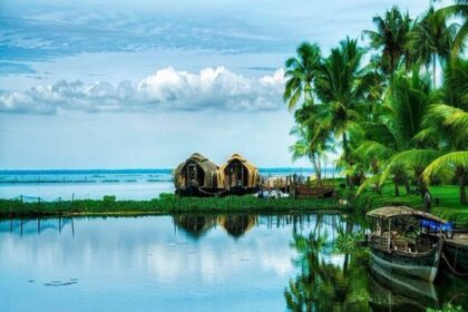 backwater tourism कोच्चि पर्यटकों के लिए नई डबल डेकर ओपन बस का स्वागत करेगा