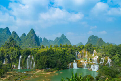 clean shore ban stone trees gree 1 वियतनाम का लक्जरी पर्यटन बूम: अंतर्राष्ट्रीय पर्यटक