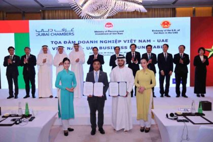 compressed Vietnam UAE MOU 2 वियतनाम एयरलाइंस और अमीरात ने हवाई कनेक्टिविटी का विस्तार करने और सहयोग का पता लगाने के लिए एक समझौता ज्ञापन पर हस्ताक्षर किए