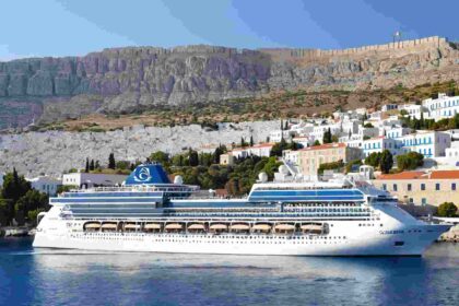 compressed image greece cruise under 100KB ग्रीस 2025 पर्यटन बजट में बंदरगाह के बुनियादी ढांचे और यात्रा उद्योग के विकास को बढ़ावा देने के लिए क्रूज यात्री लेवी की शुरुआत की गई है