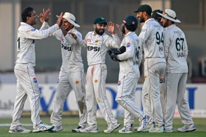 fq6okbco team pakistan 625x300 18 October 24 पाकिस्तान के पूर्व कप्तान मोहम्मद हफीज ने इंग्लैंड के खिलाफ भारी जीत के बाद 'पीआर एजेंसियों' का बम गिराया
